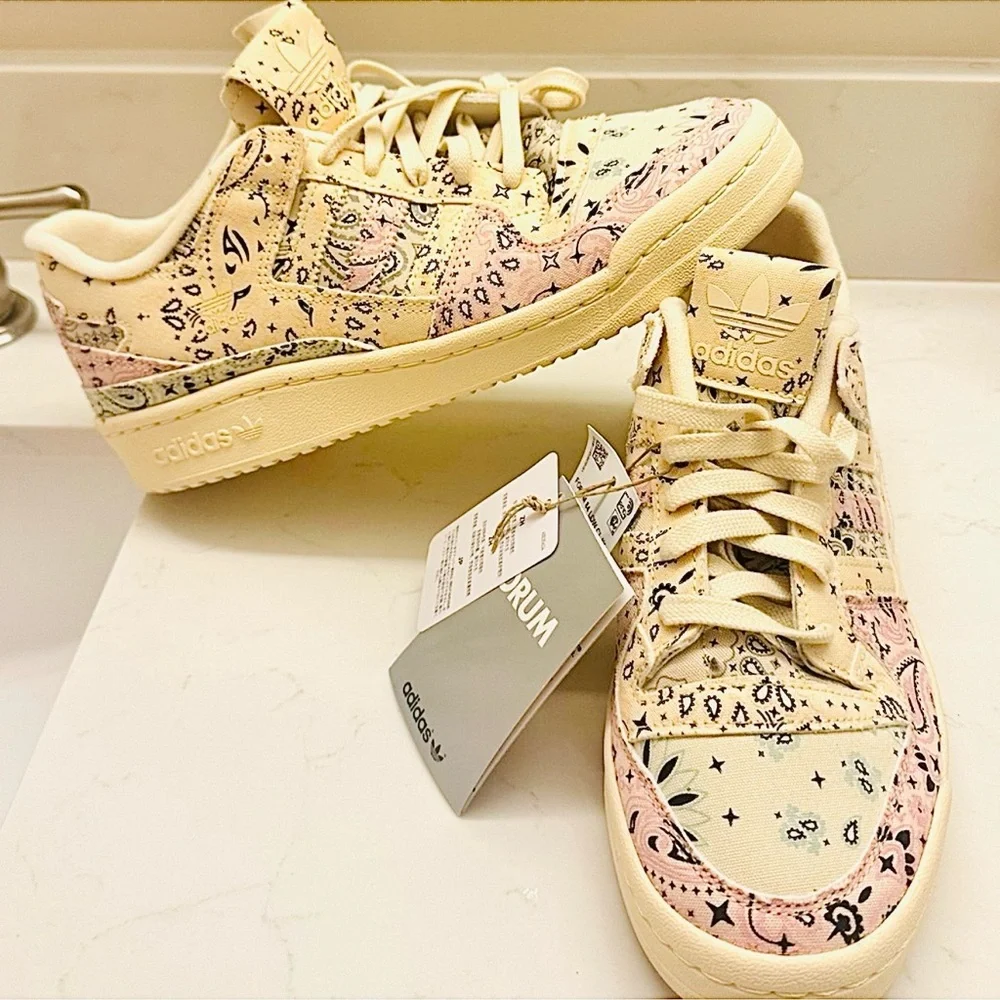 RARE🔥PAISLEY SNEAKERS CREAM PASTEL PAISLEY BANDANA TENNIS SHOES ADIDAS SNEAKERS